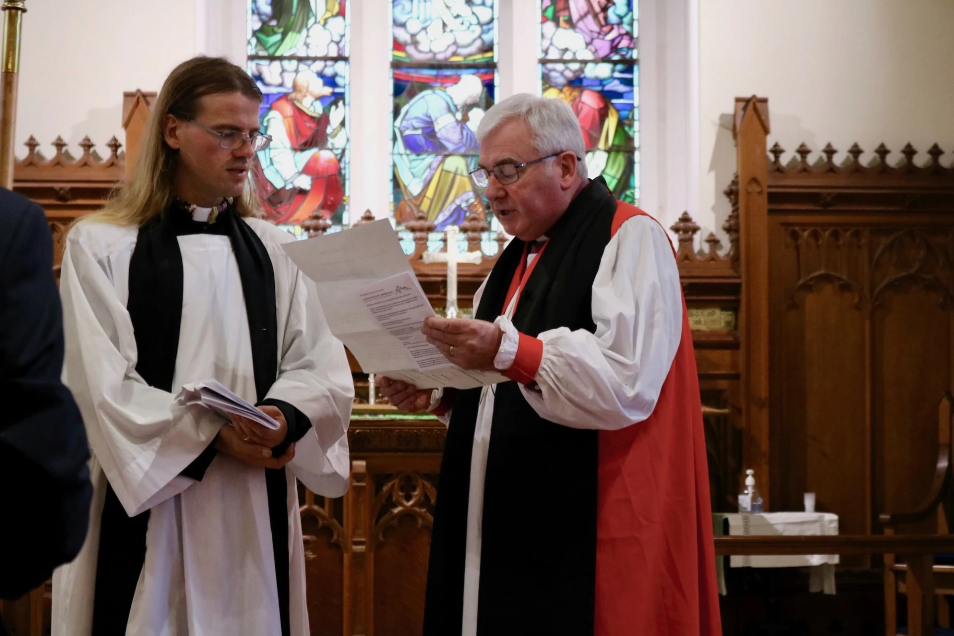 Bishop David reads the Act of Institution