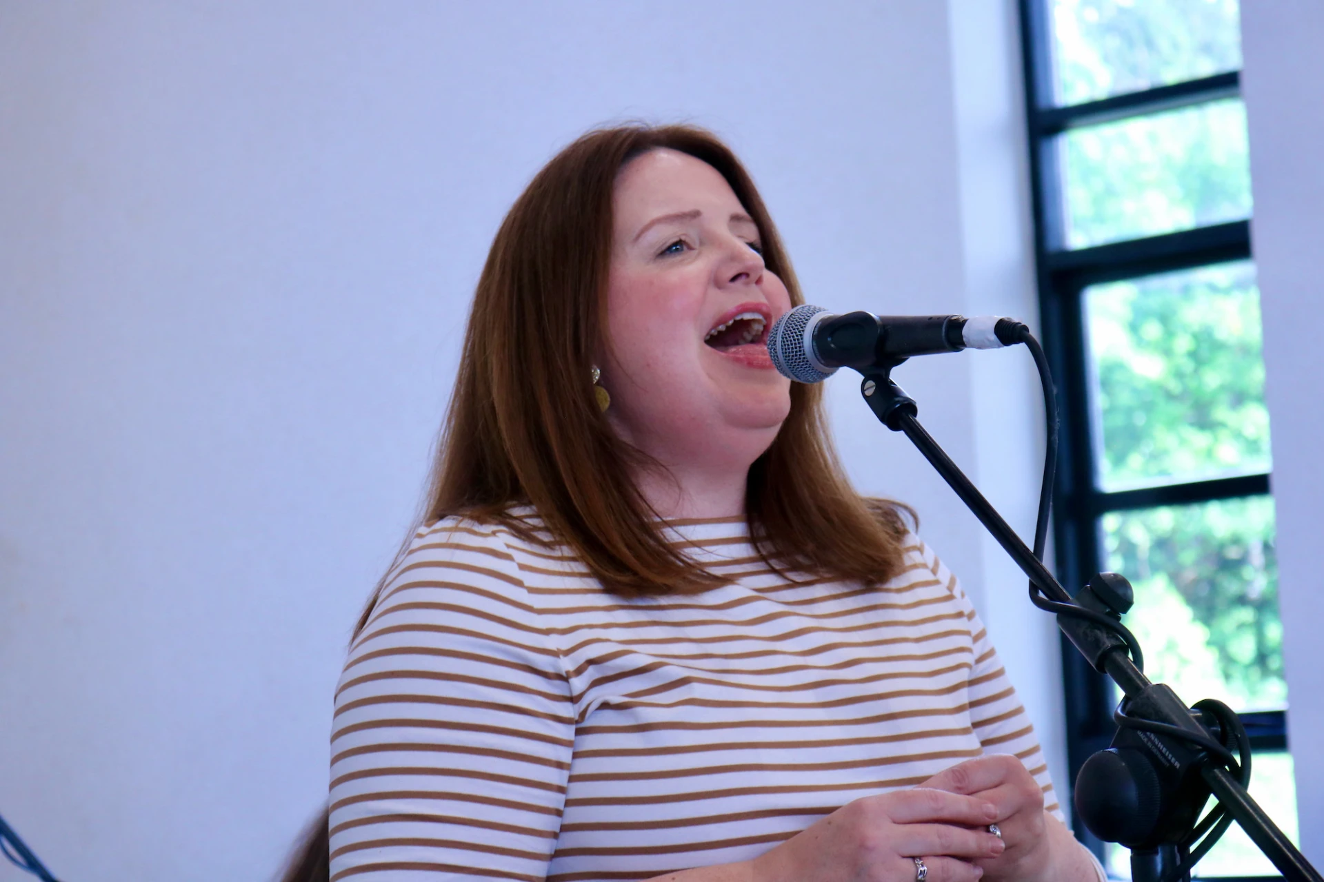Caroline on vocals