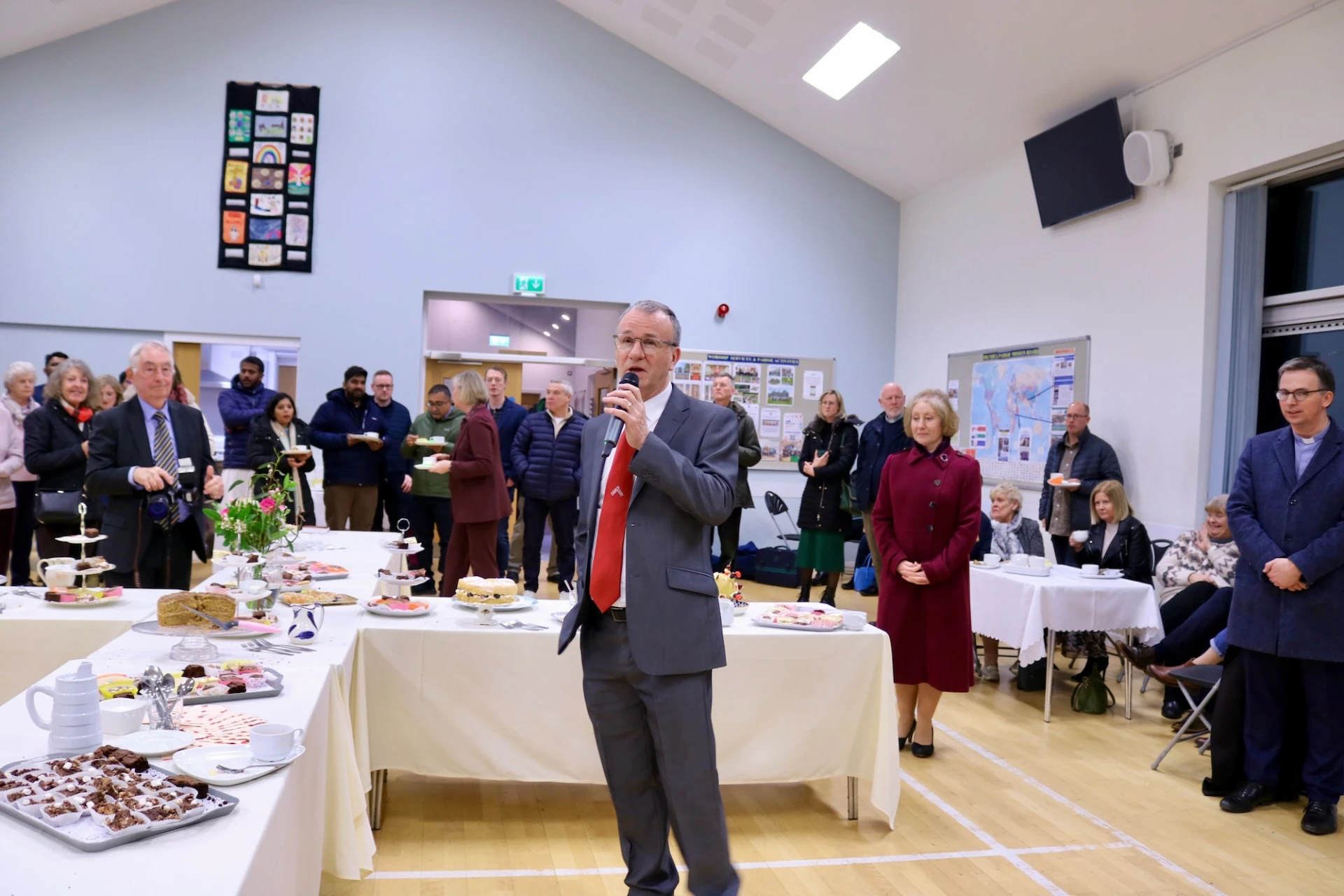 George speaks at the supper