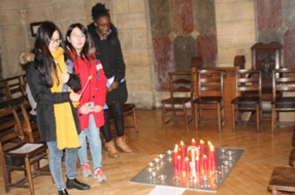 Candles for Paris victims burn in Belfast Cathedral