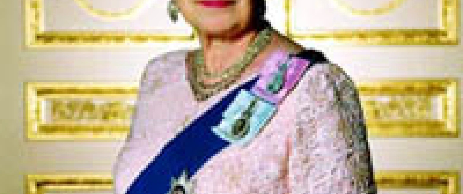 God save our gracious Queen!