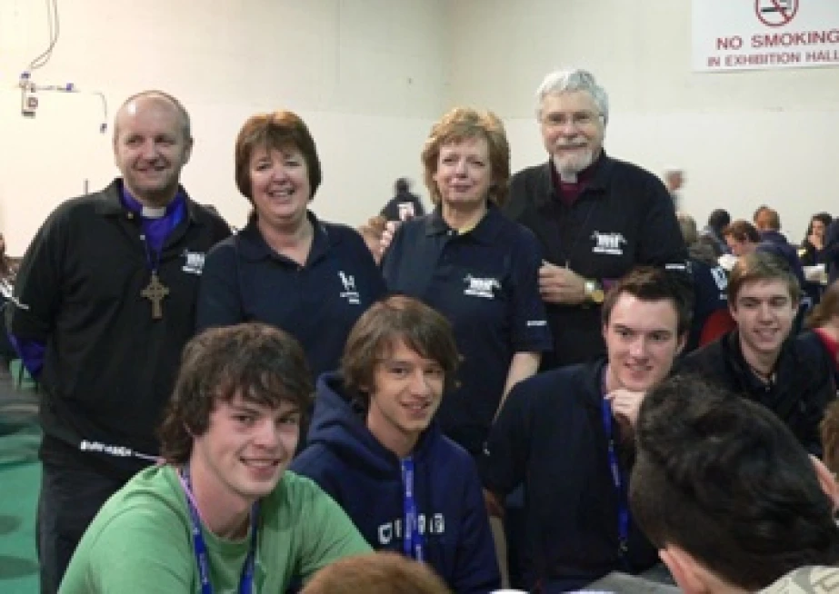 Bishops drop by for breakfast with Streetreachers 