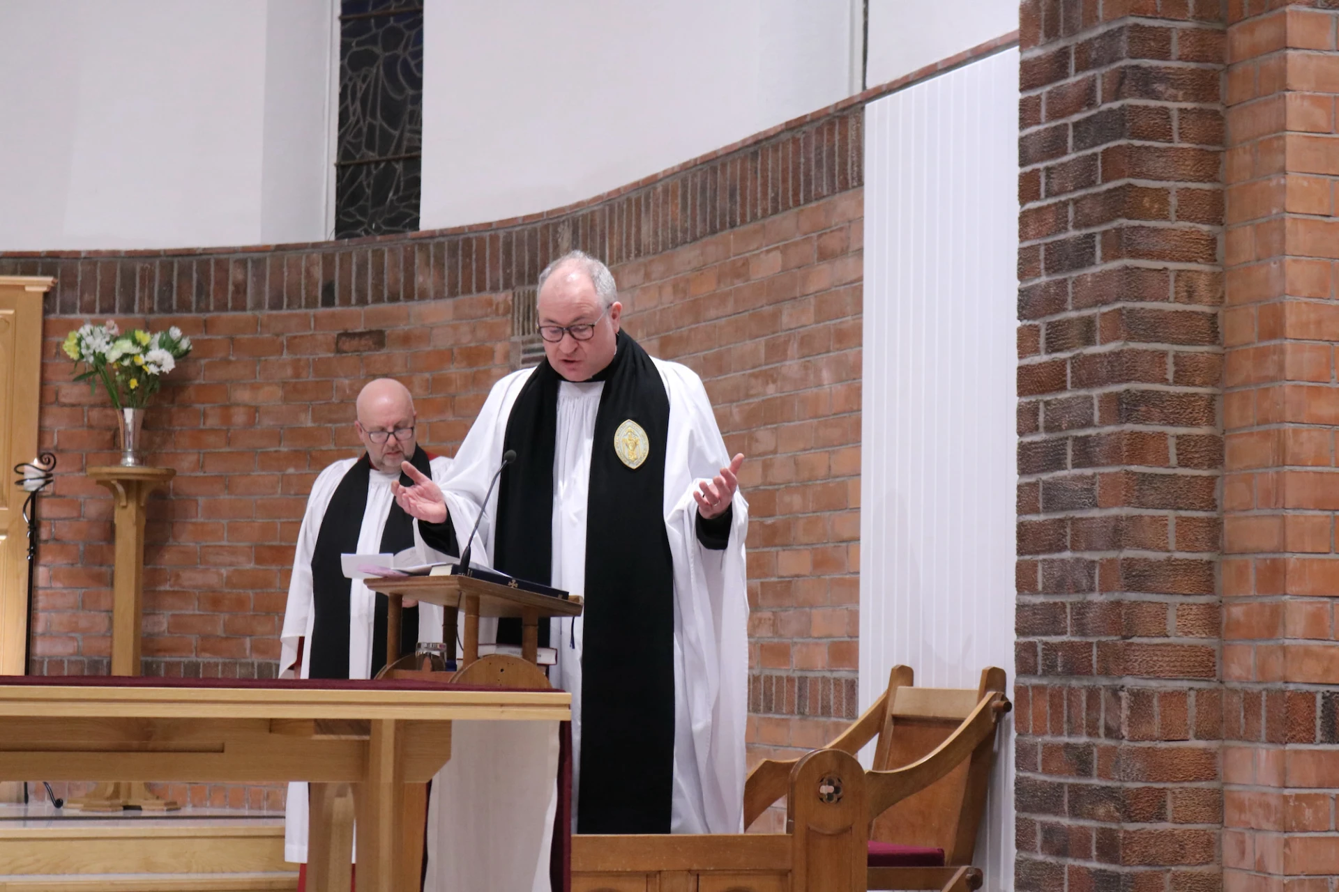 Canon Simon leads the service