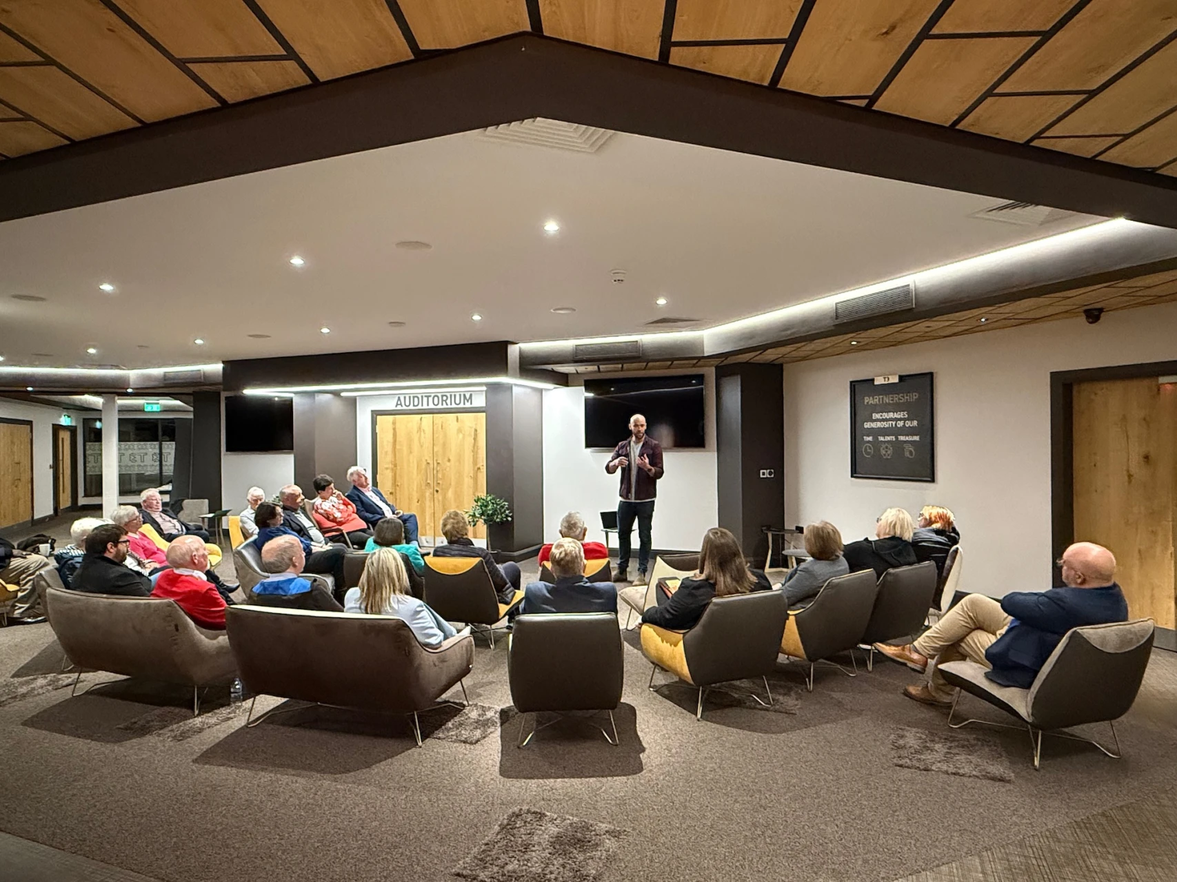 Ross McQueen (Fields of Life) leads a discussion group