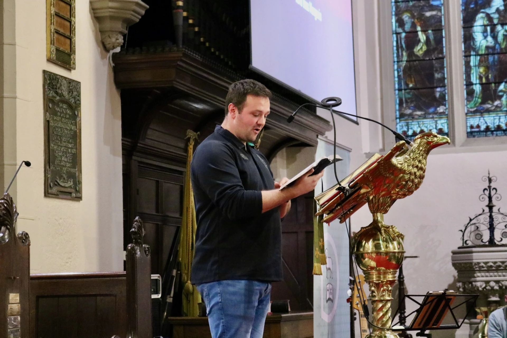 Ross Mungavin gives the reading