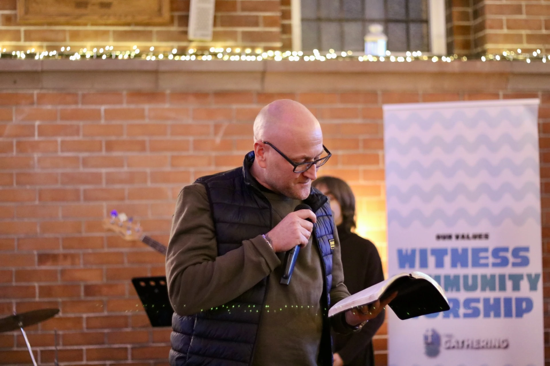 Welcome and prayer, Ross Munro
