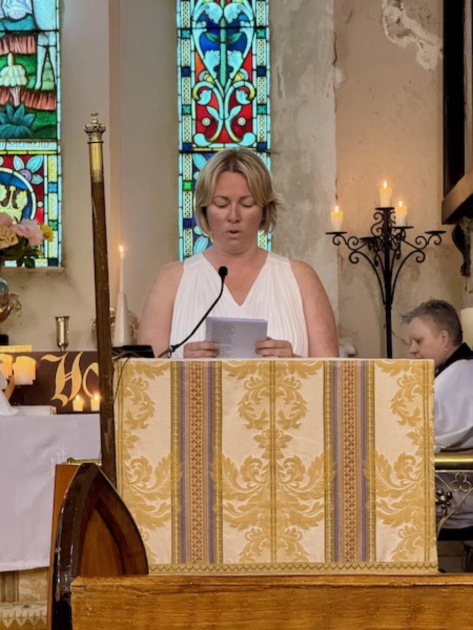 Zoe Adair reads